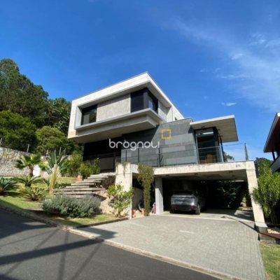 Casa de Condomínio com 323m², 3 quartos (sendo 3 suítes), 4 garagens, no bairro Cacupé em Florianópolis