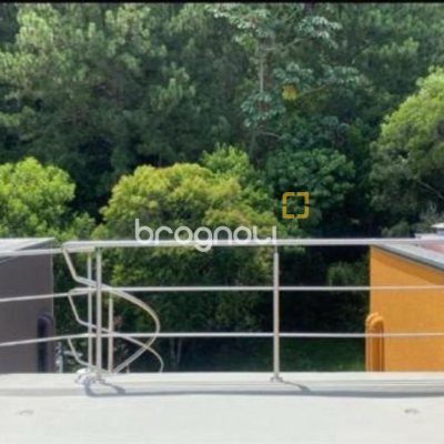 Casa de Condomínio com 323m², 3 quartos (sendo 3 suítes), 4 garagens, no bairro Cacupé em Florianópolis