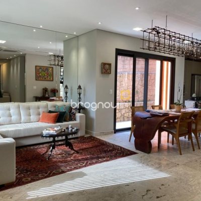 Casa de Condomínio com 323m², 3 quartos (sendo 3 suítes), 4 garagens, no bairro Cacupé em Florianópolis