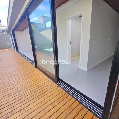 Casa de Condomínio com 365m², 3 quartos (sendo 3 suítes), 2 garagens, no bairro Campeche em Florianópolis