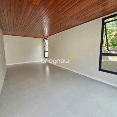 Casa de Condomínio com 365m², 3 quartos (sendo 3 suítes), 2 garagens, no bairro Campeche em Florianópolis