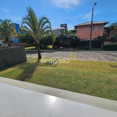 Casa de Condomínio com 365m², 3 quartos (sendo 3 suítes), 2 garagens, no bairro Campeche em Florianópolis