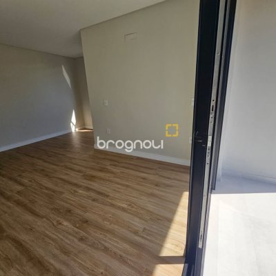 Casa de Condomínio com 365m², 3 quartos (sendo 3 suítes), 2 garagens, no bairro Campeche em Florianópolis