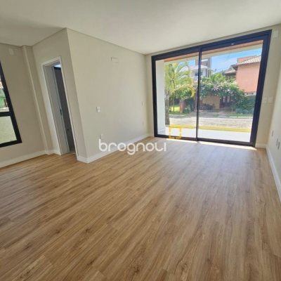 Casa de Condomínio com 365m², 3 quartos (sendo 3 suítes), 2 garagens, no bairro Campeche em Florianópolis