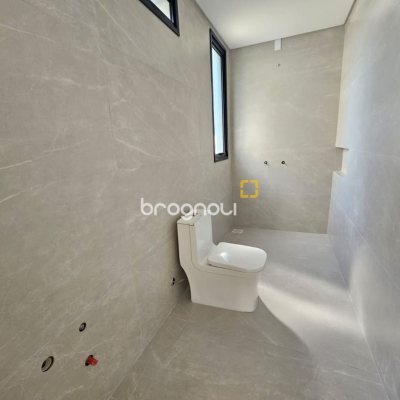 Casa de Condomínio com 365m², 3 quartos (sendo 3 suítes), 2 garagens, no bairro Campeche em Florianópolis