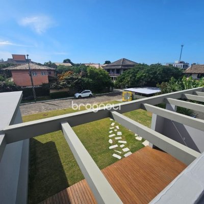 Casa de Condomínio com 365m², 3 quartos (sendo 3 suítes), 2 garagens, no bairro Campeche em Florianópolis