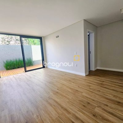 Casa de Condomínio com 365m², 3 quartos (sendo 3 suítes), 2 garagens, no bairro Campeche em Florianópolis