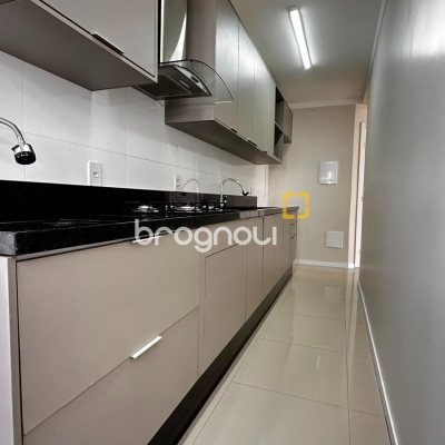 Apartamento com 60m², 2 quartos (sendo 1 suíte), 1 garagem, no bairro São João do Rio Vermelho em Florianópolis