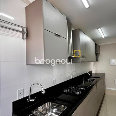 Apartamento com 60m², 2 quartos (sendo 1 suíte), 1 garagem, no bairro São João do Rio Vermelho em Florianópolis