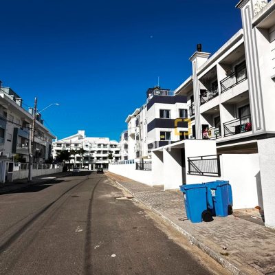 Apartamento com 60m², 2 quartos (sendo 1 suíte), 1 garagem, no bairro São João do Rio Vermelho em Florianópolis