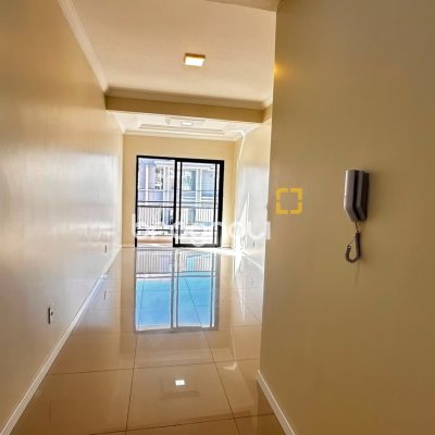 Apartamento com 60m², 2 quartos (sendo 1 suíte), 1 garagem, no bairro São João do Rio Vermelho em Florianópolis