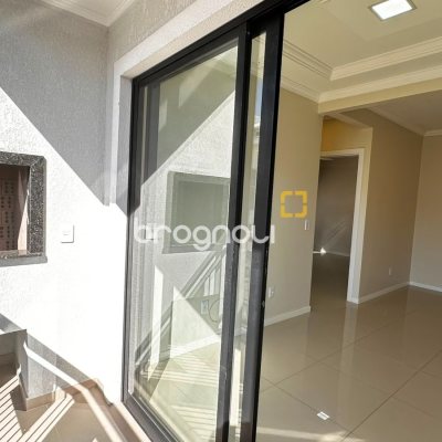 Apartamento com 60m², 2 quartos (sendo 1 suíte), 1 garagem, no bairro São João do Rio Vermelho em Florianópolis