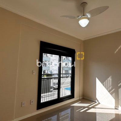 Apartamento com 60m², 2 quartos (sendo 1 suíte), 1 garagem, no bairro São João do Rio Vermelho em Florianópolis