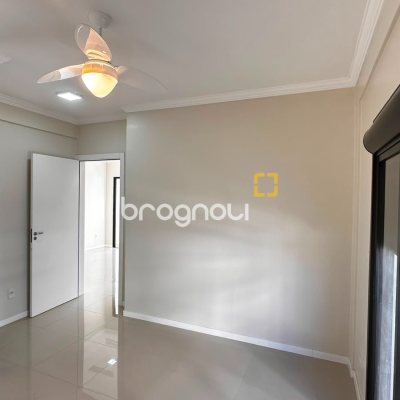 Apartamento com 60m², 2 quartos (sendo 1 suíte), 1 garagem, no bairro São João do Rio Vermelho em Florianópolis