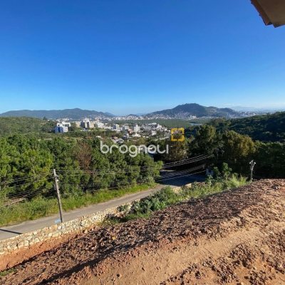 Terreno com 3662m², no bairro João Paulo em Florianópolis