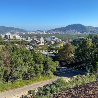 Terreno com 3662m², no bairro João Paulo em Florianópolis