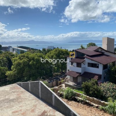 Terreno com 3662m², no bairro João Paulo em Florianópolis