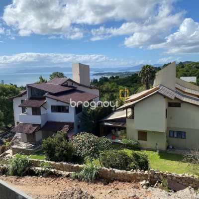 Terreno com 3662m², no bairro João Paulo em Florianópolis
