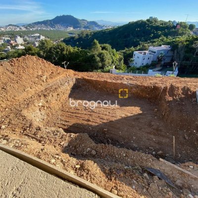 Terreno com 3662m², no bairro João Paulo em Florianópolis