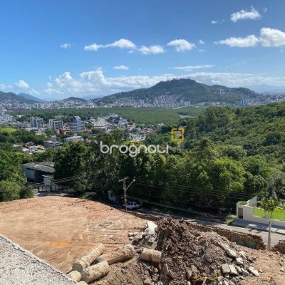 Terreno com 3662m², no bairro João Paulo em Florianópolis