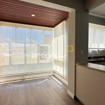 Apartamento com 74m², 2 quartos (sendo 1 suíte), 1 garagem, no bairro Coqueiros em Florianópolis