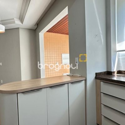 Apartamento com 74m², 2 quartos (sendo 1 suíte), 1 garagem, no bairro Coqueiros em Florianópolis