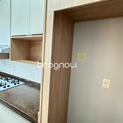 Apartamento com 74m², 2 quartos (sendo 1 suíte), 1 garagem, no bairro Coqueiros em Florianópolis