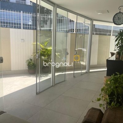 Casa com 300m², 3 quartos (sendo 1 suíte), 5 garagens, no bairro Bom Abrigo em Florianópolis