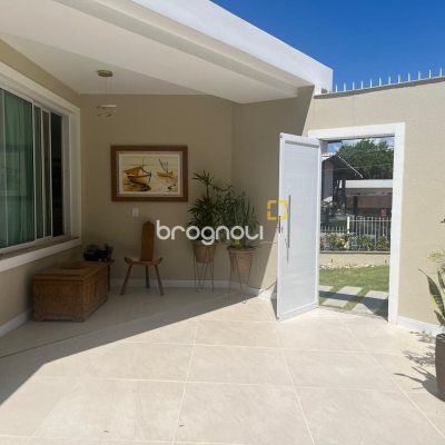 Casa com 300m², 3 quartos (sendo 1 suíte), 5 garagens, no bairro Bom Abrigo em Florianópolis