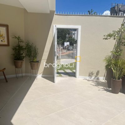 Casa com 300m², 3 quartos (sendo 1 suíte), 5 garagens, no bairro Bom Abrigo em Florianópolis