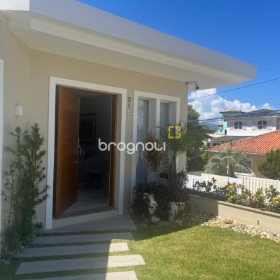 Casa com 300m², 3 quartos (sendo 1 suíte), 5 garagens, no bairro Bom Abrigo em Florianópolis