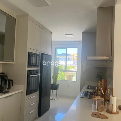 Casa com 300m², 3 quartos (sendo 1 suíte), 5 garagens, no bairro Bom Abrigo em Florianópolis