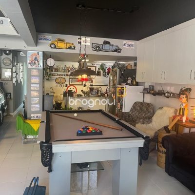 Casa com 300m², 3 quartos (sendo 1 suíte), 5 garagens, no bairro Bom Abrigo em Florianópolis