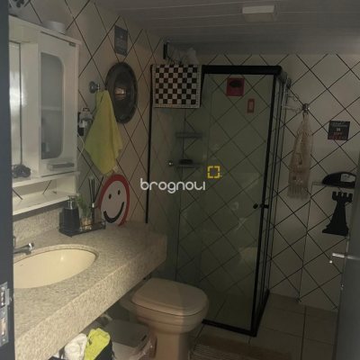 Casa com 300m², 3 quartos (sendo 1 suíte), 5 garagens, no bairro Bom Abrigo em Florianópolis