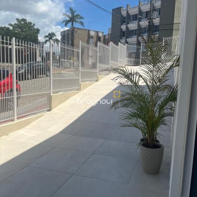 Casa com 300m², 3 quartos (sendo 1 suíte), 5 garagens, no bairro Bom Abrigo em Florianópolis