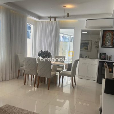 Casa com 300m², 3 quartos (sendo 1 suíte), 5 garagens, no bairro Bom Abrigo em Florianópolis