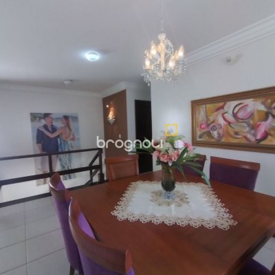 Casa com 270m², 4 quartos (sendo 4 suítes), 2 garagens, no bairro Coqueiros em Florianópolis