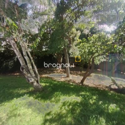 Casa com 270m², 4 quartos (sendo 4 suítes), 2 garagens, no bairro Coqueiros em Florianópolis