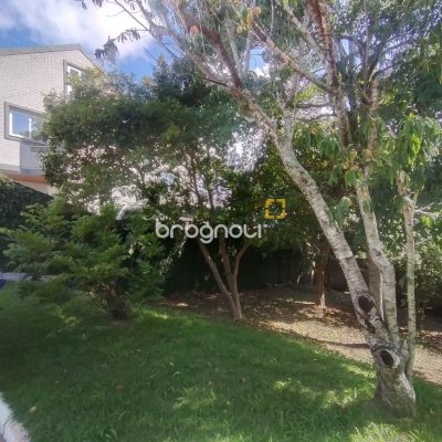 Casa com 270m², 4 quartos (sendo 4 suítes), 2 garagens, no bairro Coqueiros em Florianópolis