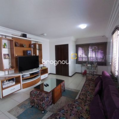 Casa com 270m², 4 quartos (sendo 4 suítes), 2 garagens, no bairro Coqueiros em Florianópolis