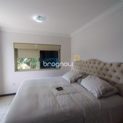 Casa com 270m², 4 quartos (sendo 4 suítes), 2 garagens, no bairro Coqueiros em Florianópolis