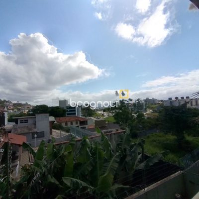 Casa com 270m², 4 quartos (sendo 4 suítes), 2 garagens, no bairro Coqueiros em Florianópolis