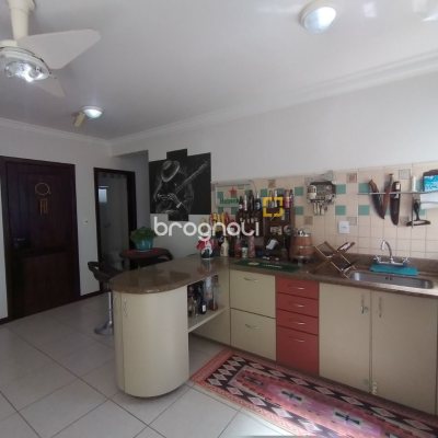 Casa com 270m², 4 quartos (sendo 4 suítes), 2 garagens, no bairro Coqueiros em Florianópolis