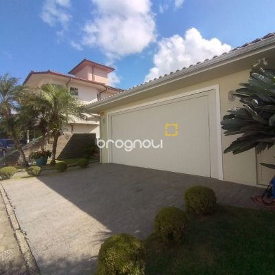 Casa com 270m², 4 quartos (sendo 4 suítes), 2 garagens, no bairro Coqueiros em Florianópolis