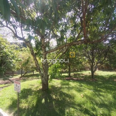 Casa com 270m², 4 quartos (sendo 4 suítes), 2 garagens, no bairro Coqueiros em Florianópolis