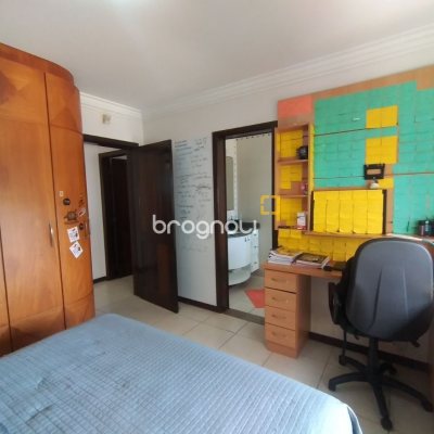 Casa com 270m², 4 quartos (sendo 4 suítes), 2 garagens, no bairro Coqueiros em Florianópolis