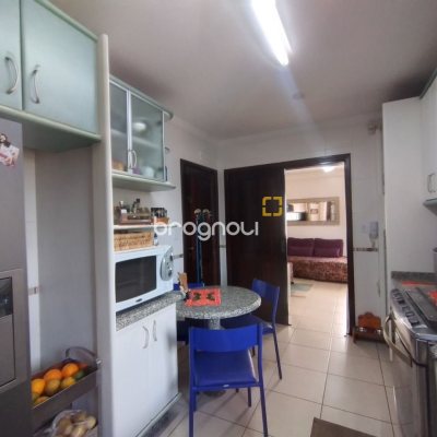 Casa com 270m², 4 quartos (sendo 4 suítes), 2 garagens, no bairro Coqueiros em Florianópolis