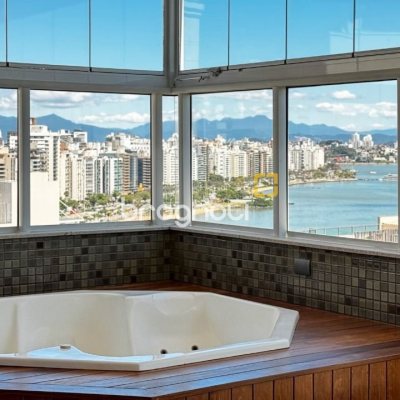 Cobertura com 244m², 4 quartos (sendo 3 suítes), 3 garagens, no bairro Agronômica em Florianópolis