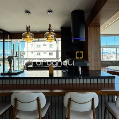 Cobertura com 244m², 4 quartos (sendo 3 suítes), 3 garagens, no bairro Agronômica em Florianópolis
