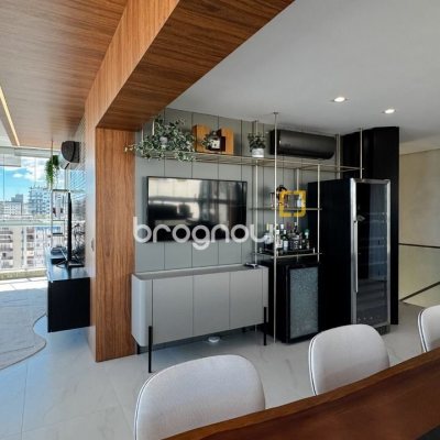 Cobertura com 244m², 4 quartos (sendo 3 suítes), 3 garagens, no bairro Agronômica em Florianópolis